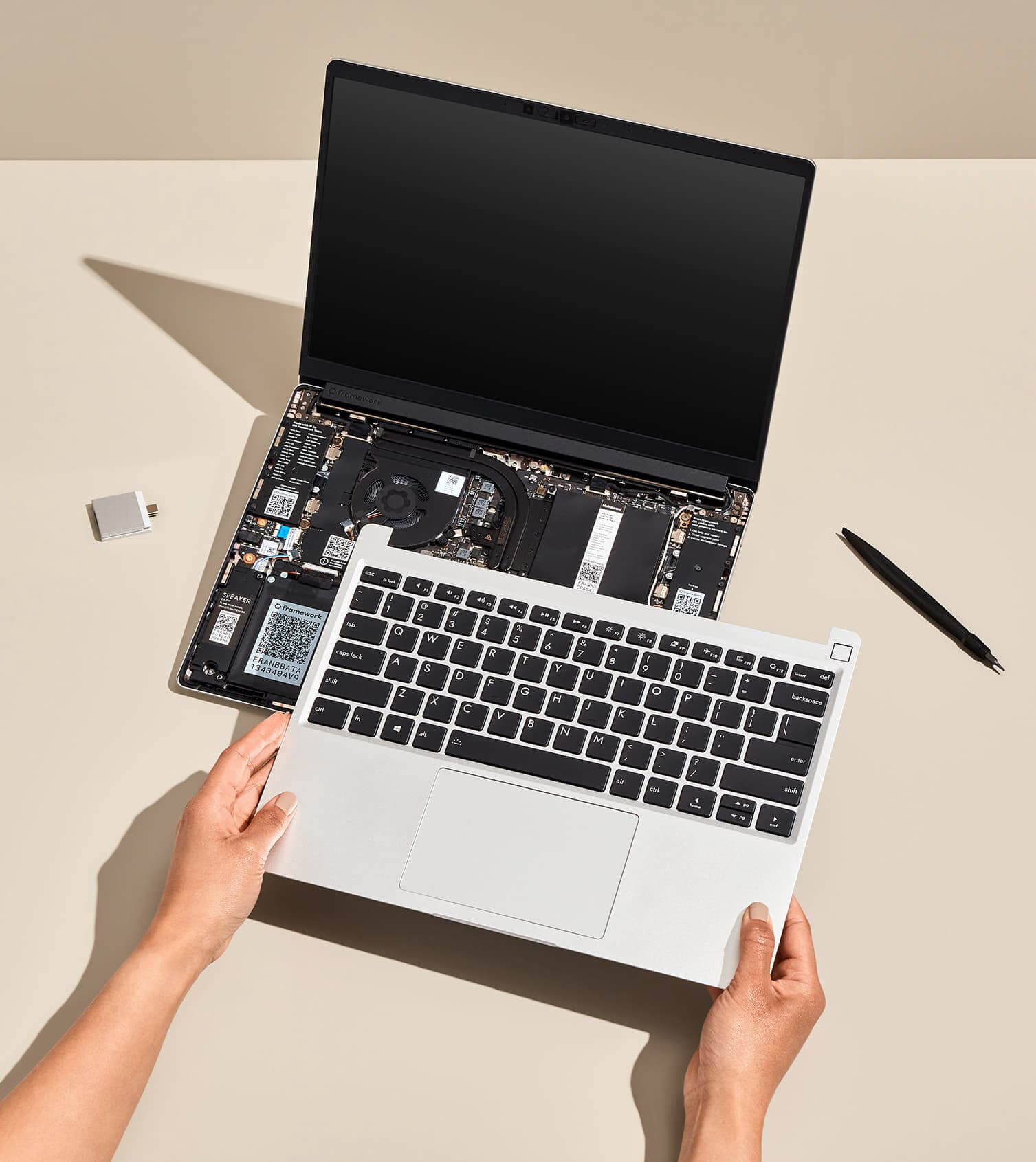 diy_laptop-f402ff777de39ff72aa9eae12c2fa28733e885074731c53e9530ff93fb6a399c.jpg