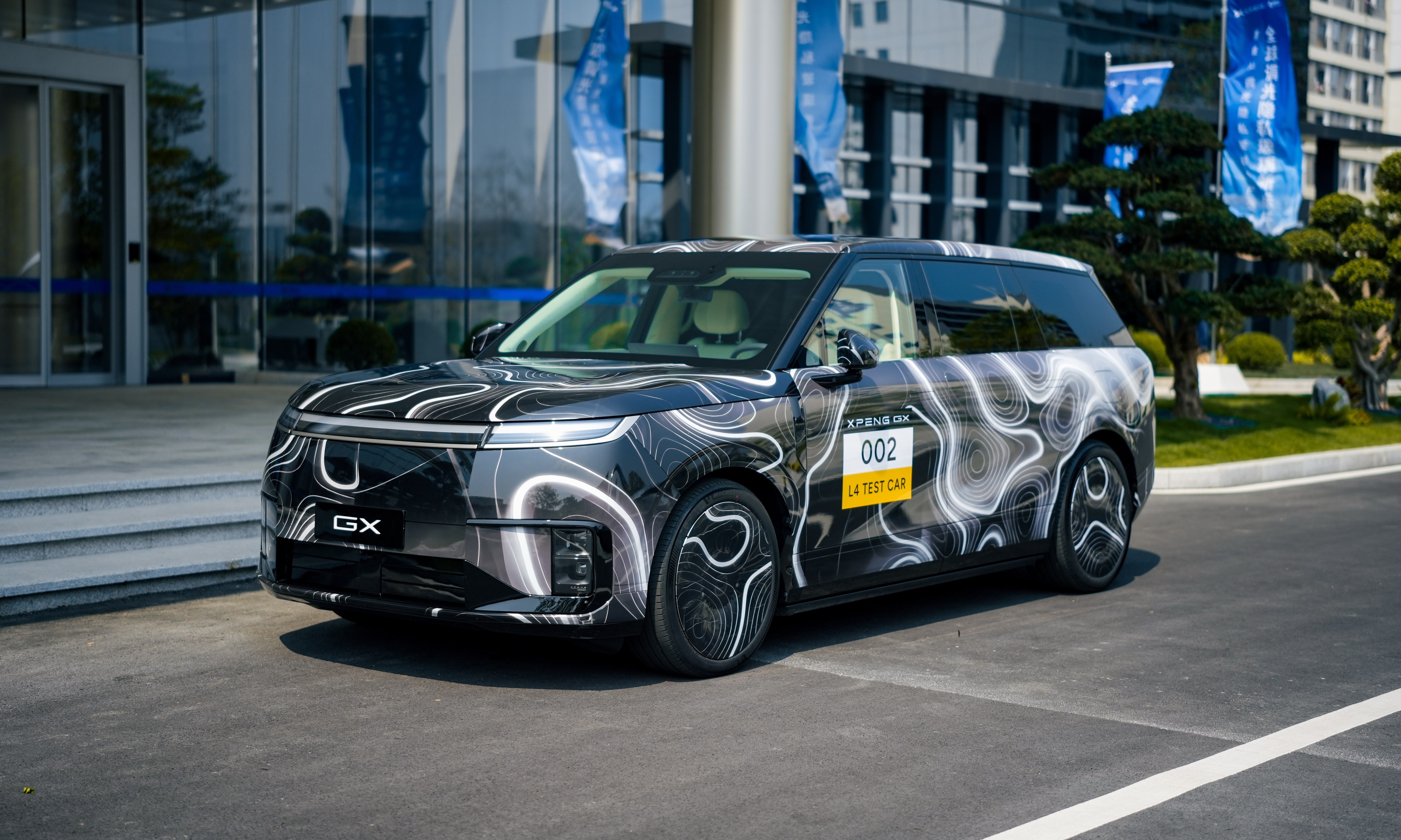 首款AI调光玻璃发布!小鹏GX率先上车:硬件可复制,智能难复刻!