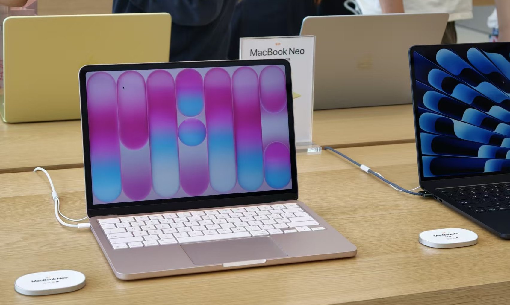 MacBook Neo两极分化：线下走访后发现，买它的人根本不看配置