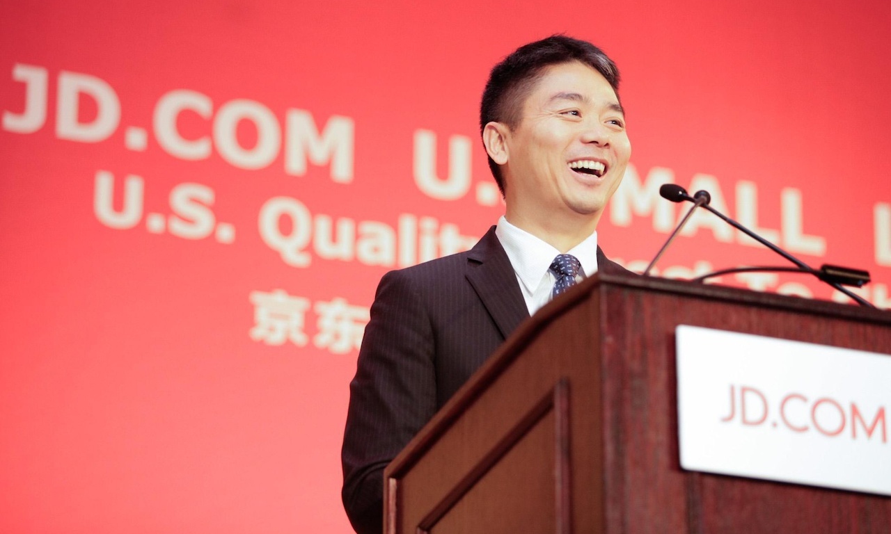 刘强东身穿西装空降哈尔滨视察市场，京东要在东北动真格了？