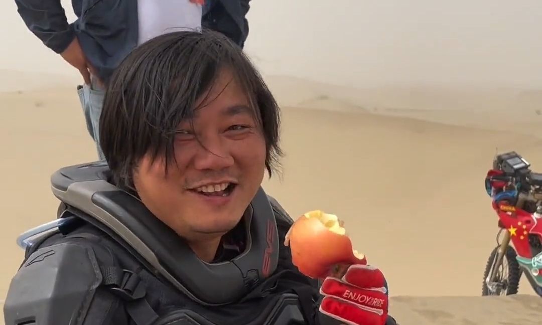 全网吵翻!车主正常维权反遭网暴,张雪硬核回怼大快人心