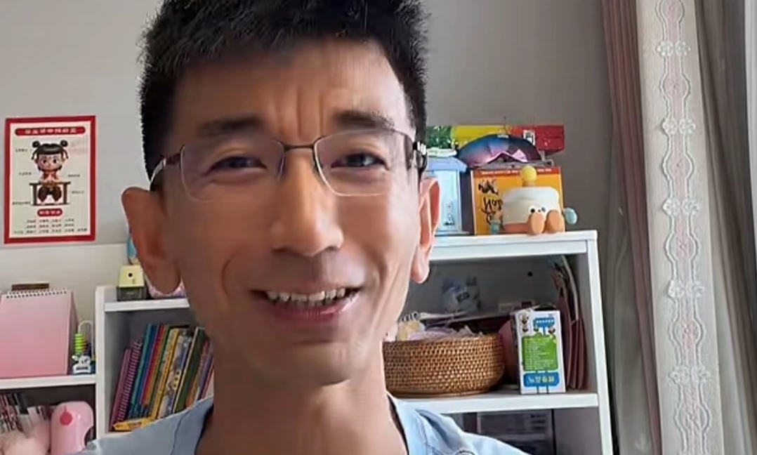 孙东旭直播复出！大谈东方甄选主播离职潮，隔空祝贺甄选店