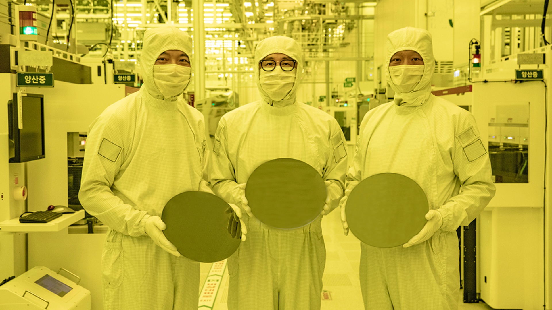 Samsung-Foundry-3nm-Semiconductor-Chip-Wafer.jpg