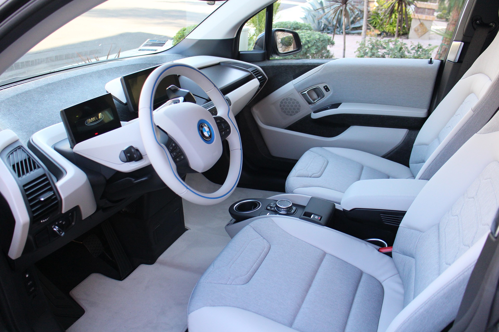 bmw-1911913_1920.jpg