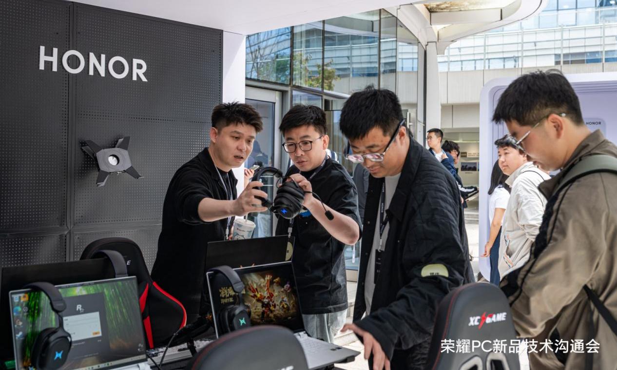 荣耀 PC 爆发年预定？WIN游戏本+“养虾本”双王炸亮相！