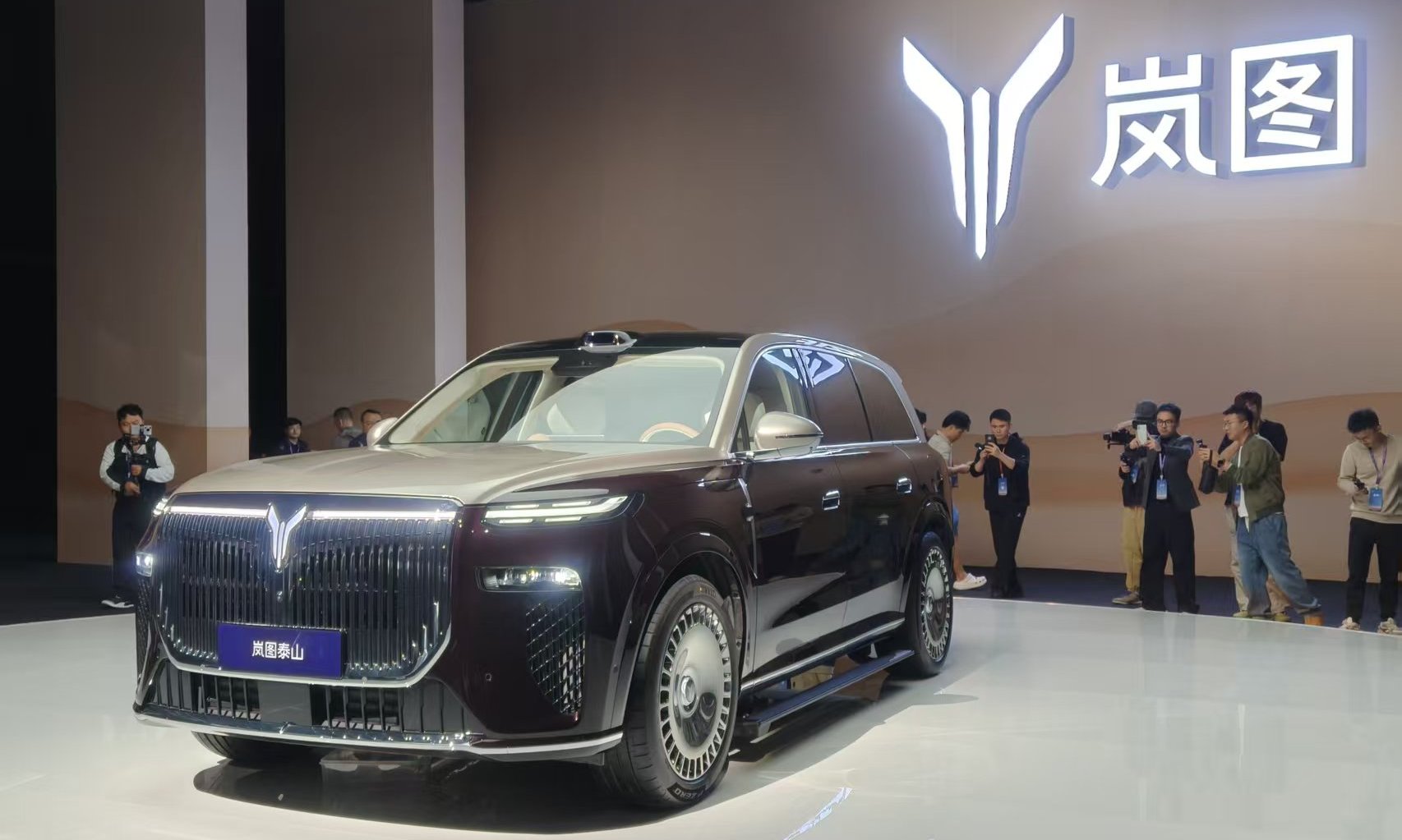 37.99 万元!岚图泰山上市:豪华和科技两全的全新六座 SUV