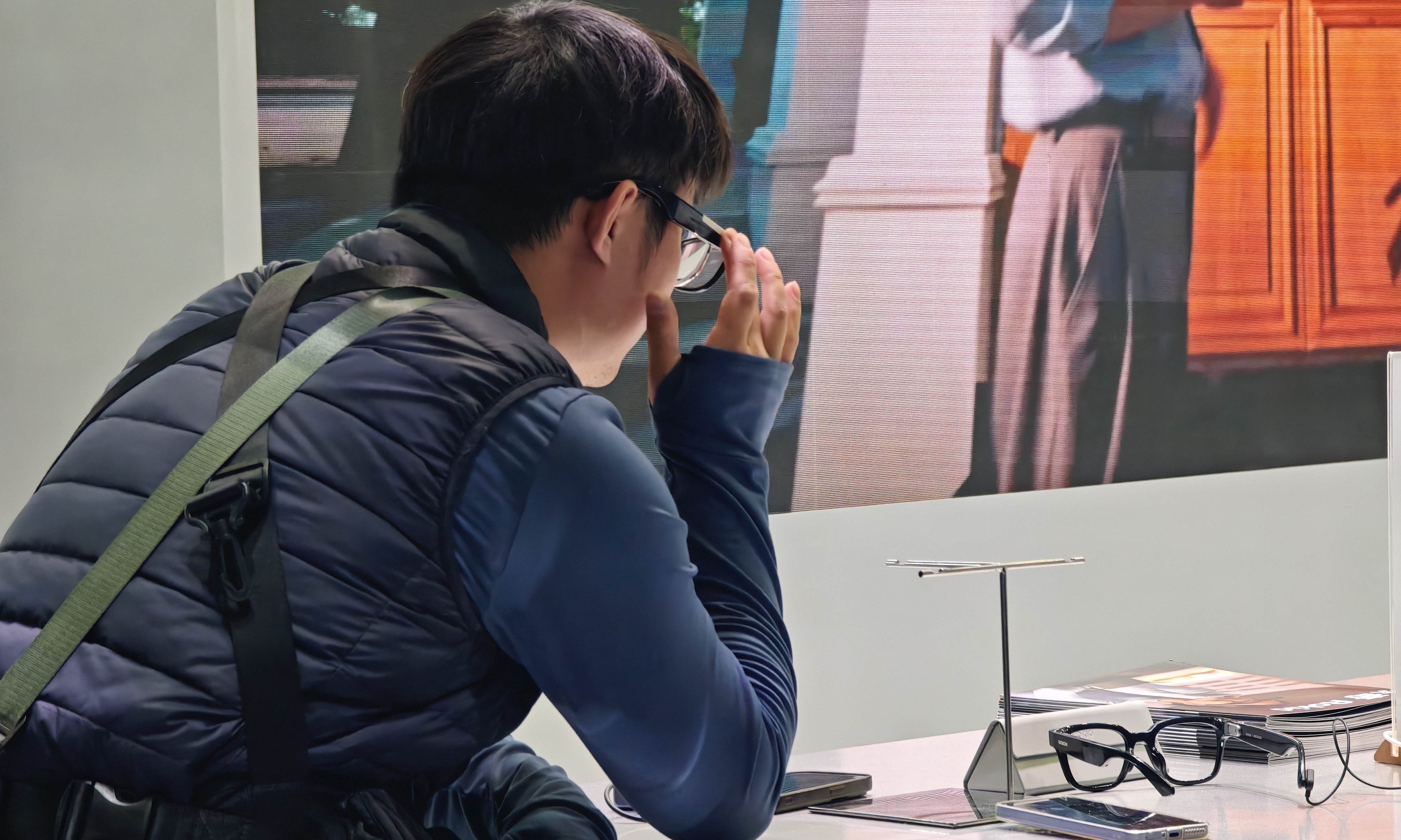 生产力、垂直赛道、硬件解法，我在AWE看到了AI眼镜的三面并进