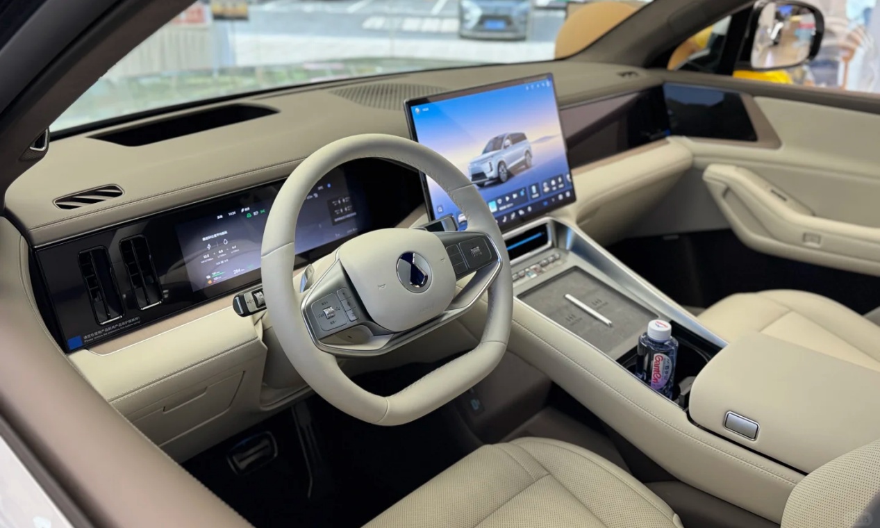 到店试驾腾势N8L：31.98万的六座SUV，能否叫板理想、问界？