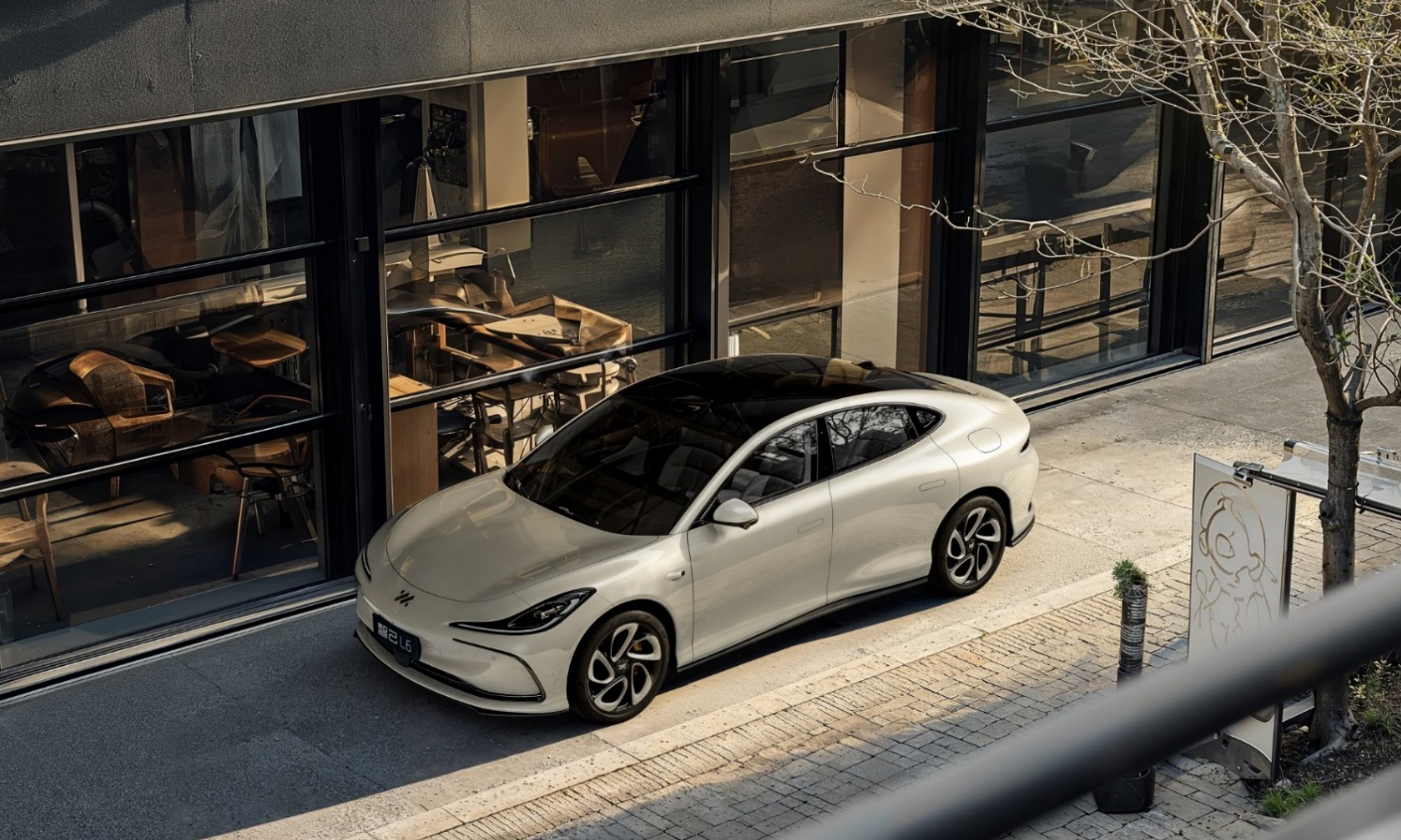 抛开碰瓷风波，智己L6算几成好车？