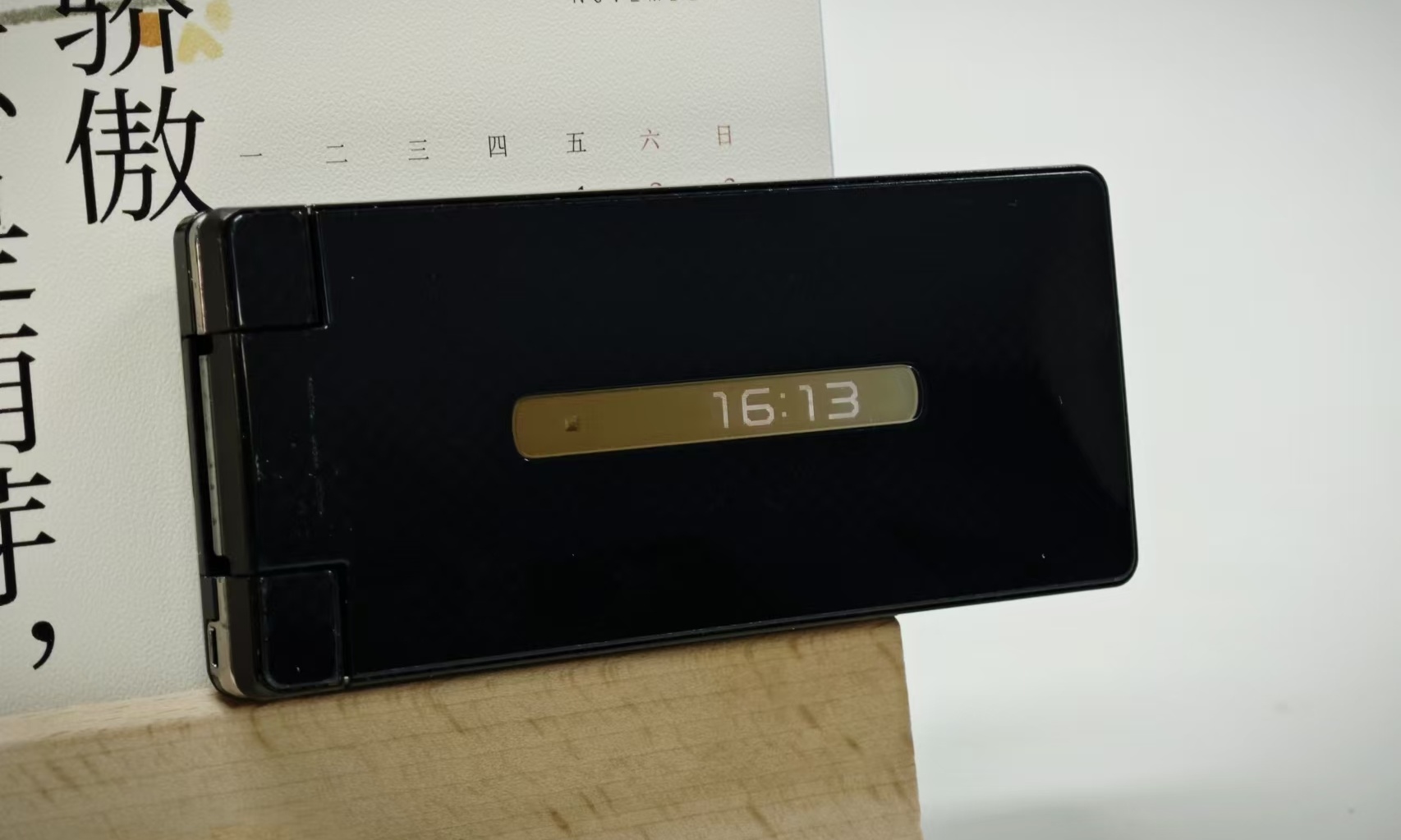 160元！我买了台日本翻盖机，搞清了小红书复古手机爆红的真相