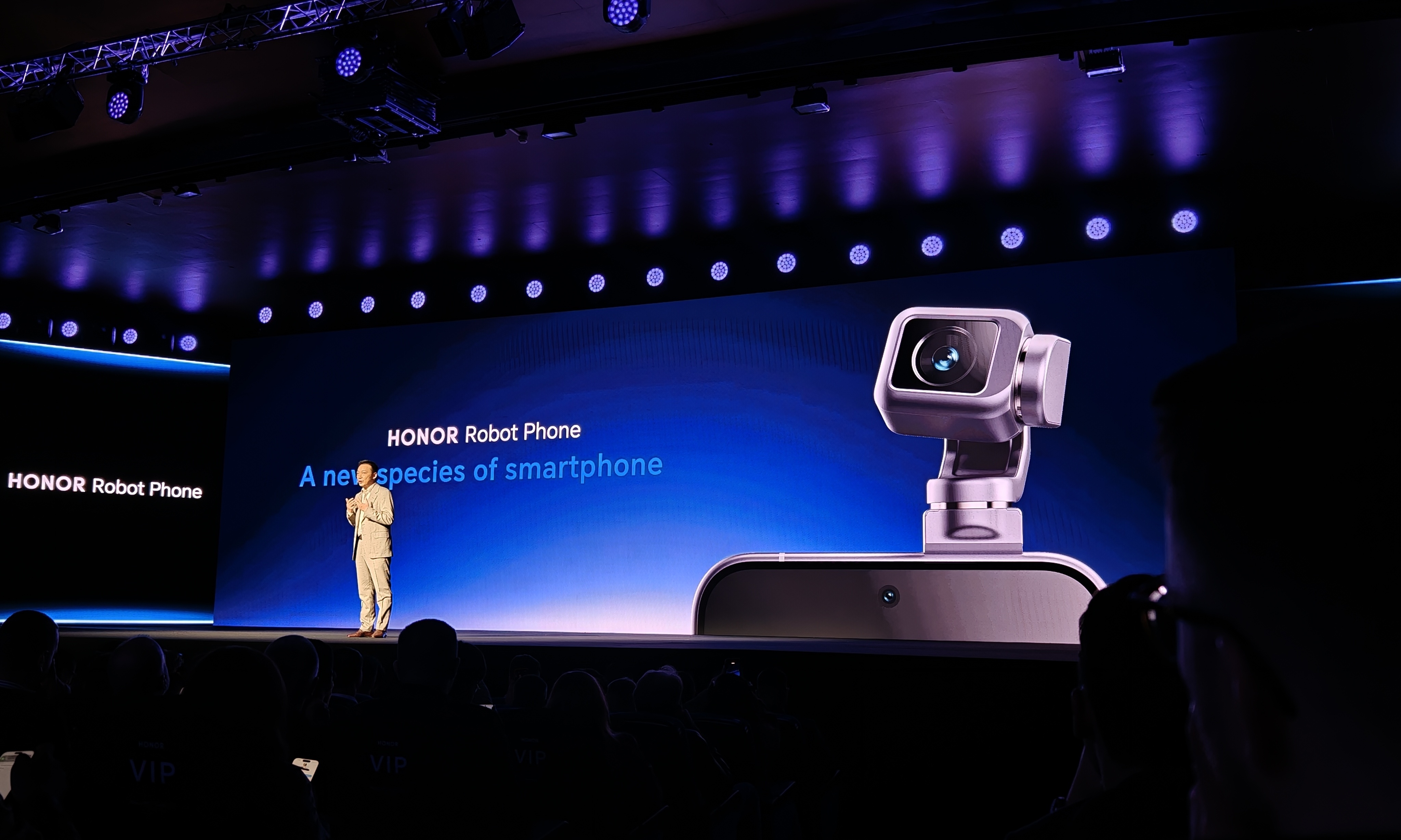 苹果店停业、MWC人员滞留:中东战火如何影响科技圈?