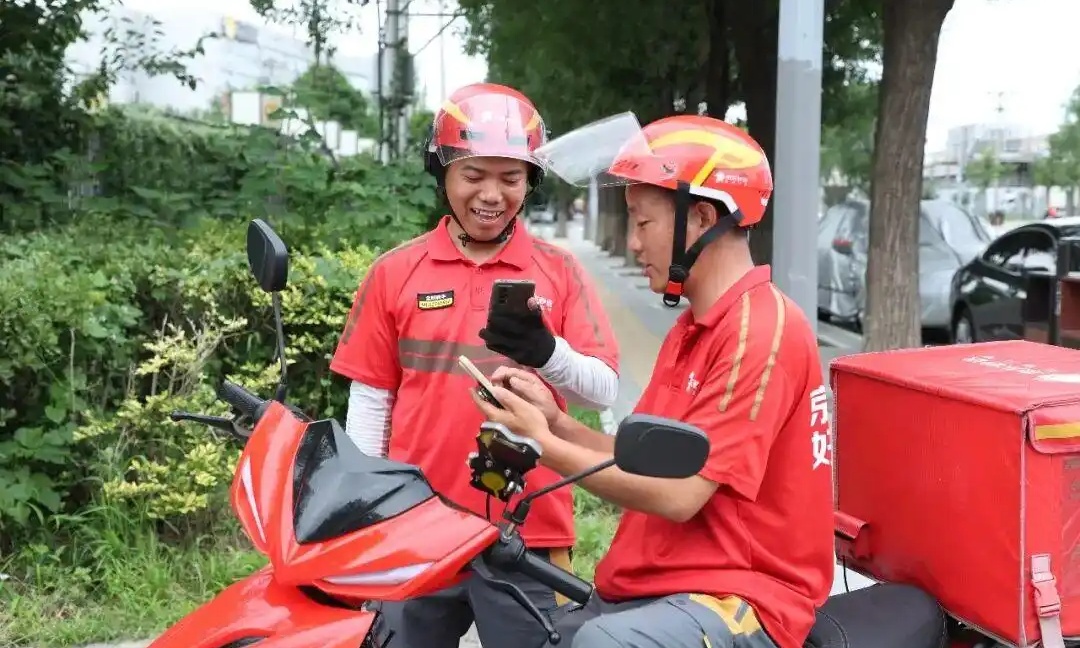 下血本了！京东砸上亿给一线外卖小哥防暑，补贴连发7个月