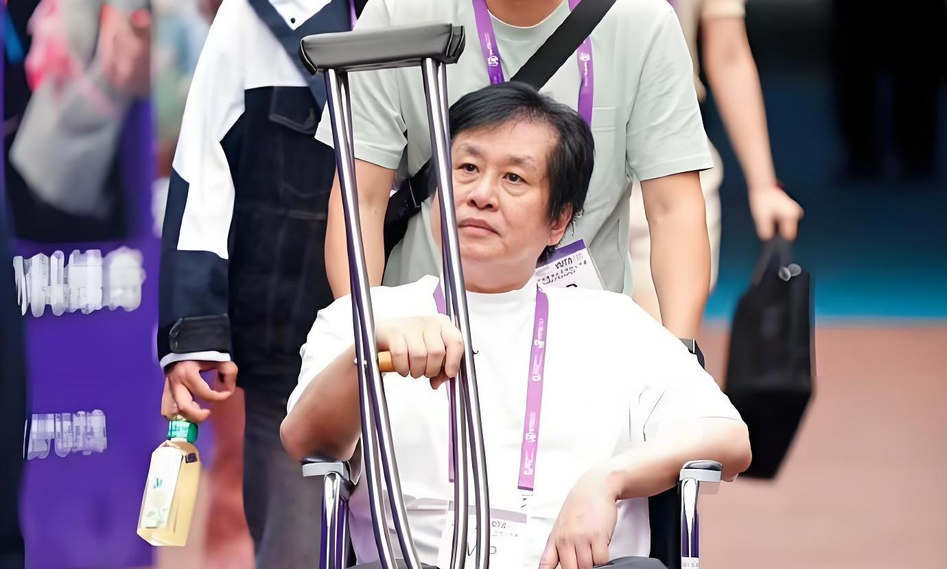 郑智化怒了!深圳机场被骂没人性,道歉后放出视频:真没连滚带爬