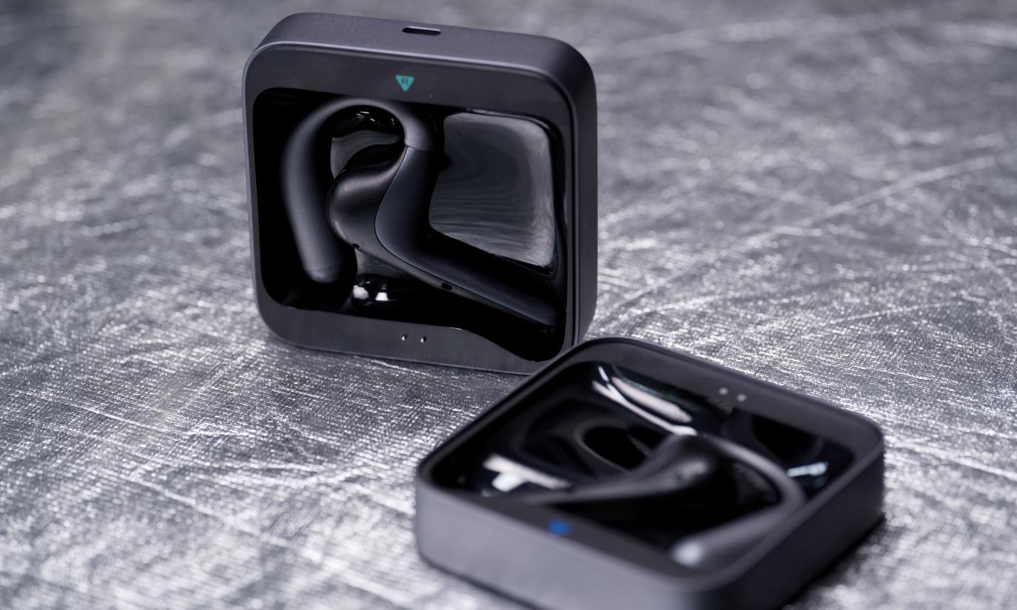 2025翻译硬件变局：讯飞绑定办公，有道潜入学习，时空壶攻占耳朵