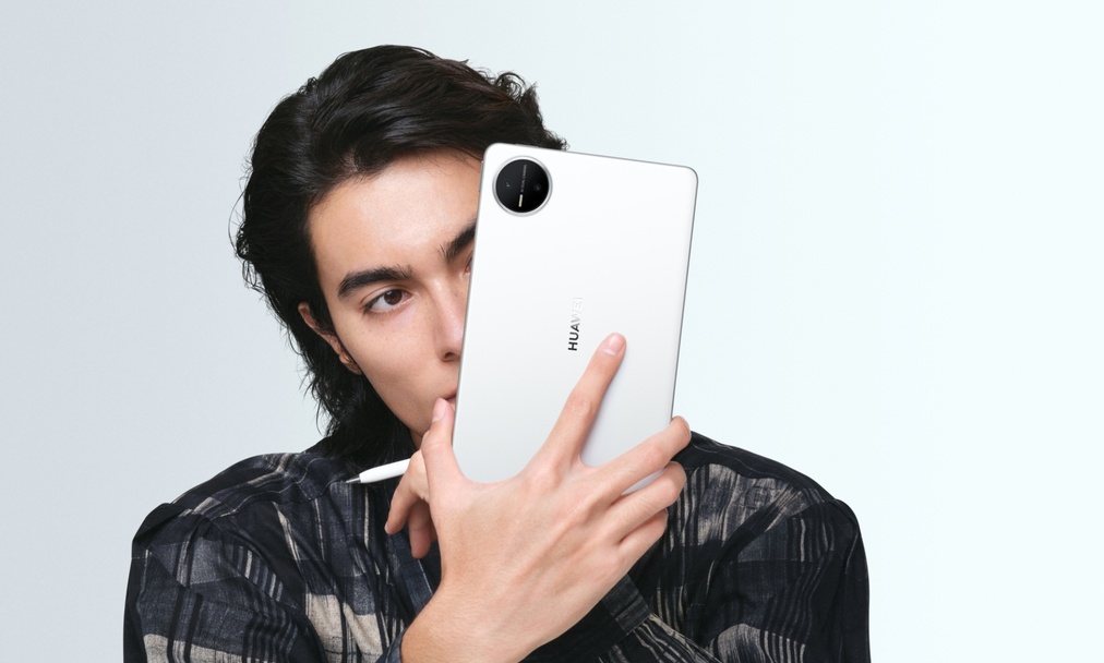 小平板结束「七年之痒」：华米OV耀集体入场，AI催熟了这个品类？