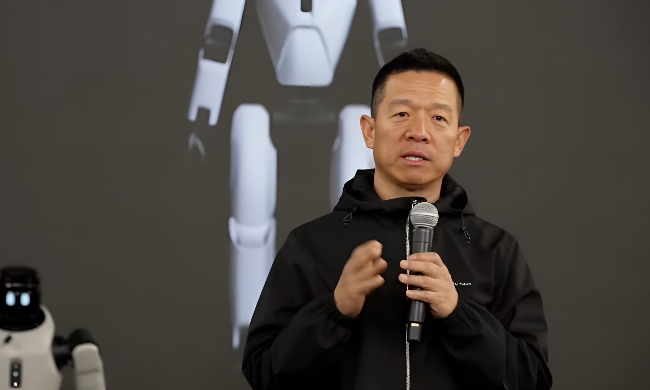 贾跃亭再闯新赛道！ 没卖几台车就开始造机器人，遭全网吐槽