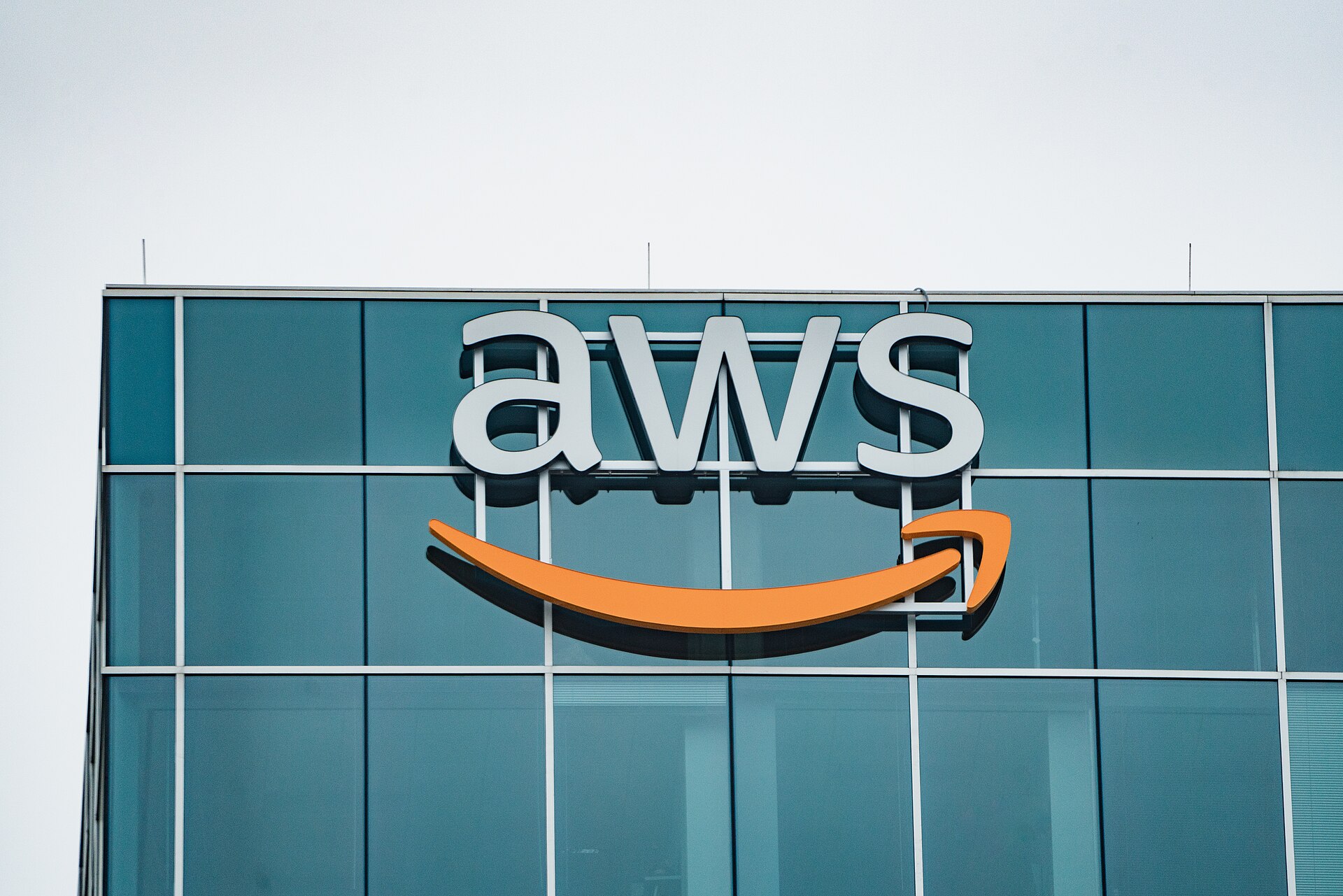 AWS_-_Amazon_Web_Services_Office_in_Houston,_Texas_(46600198075).jpg