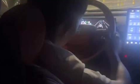 玩手机打瞌睡！哈啰司机过度依赖辅助驾驶，官方回应：永久封号