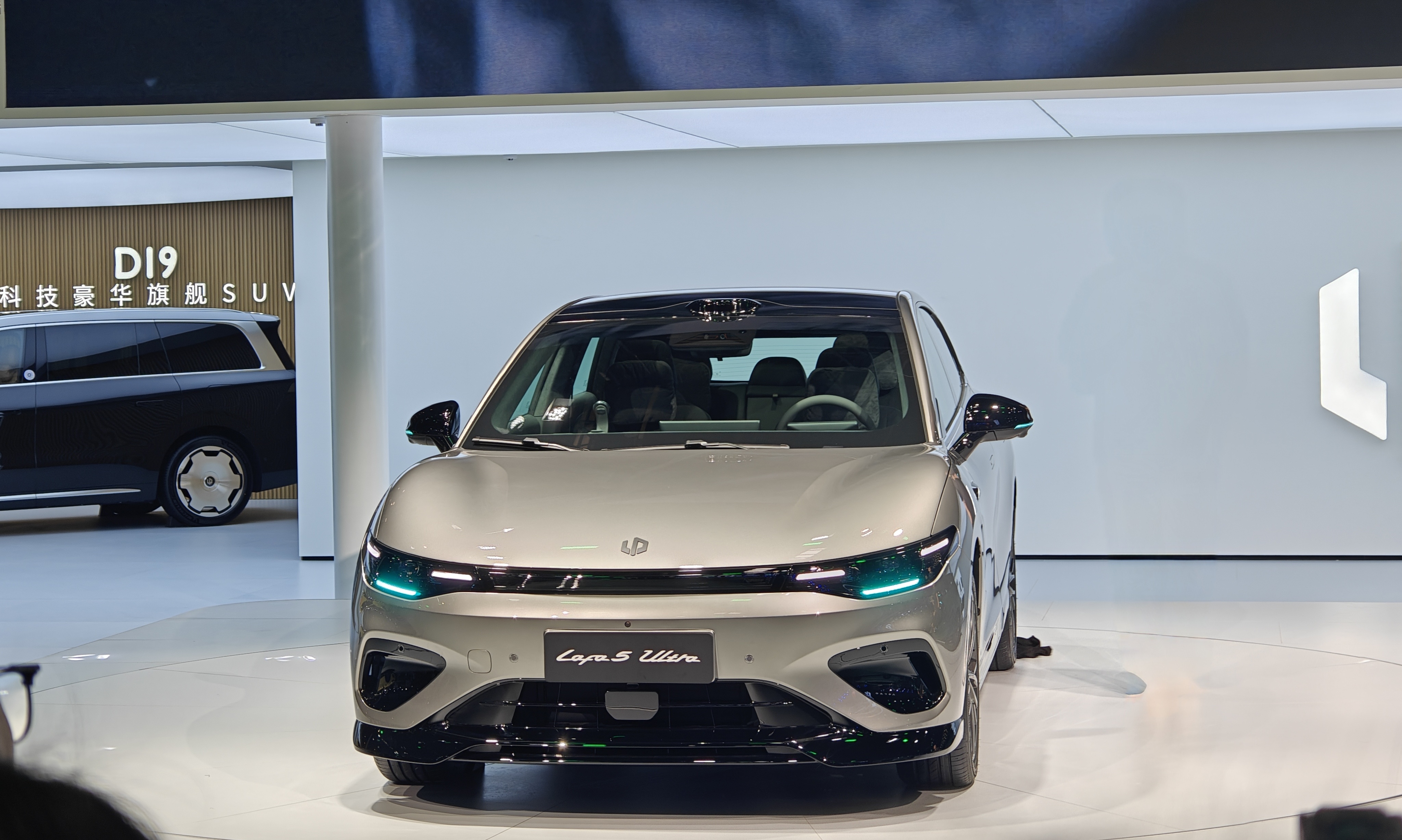 12.38万起！零跑Lafa5 Ultra发布：零百加速5秒级，支持高阶智驾