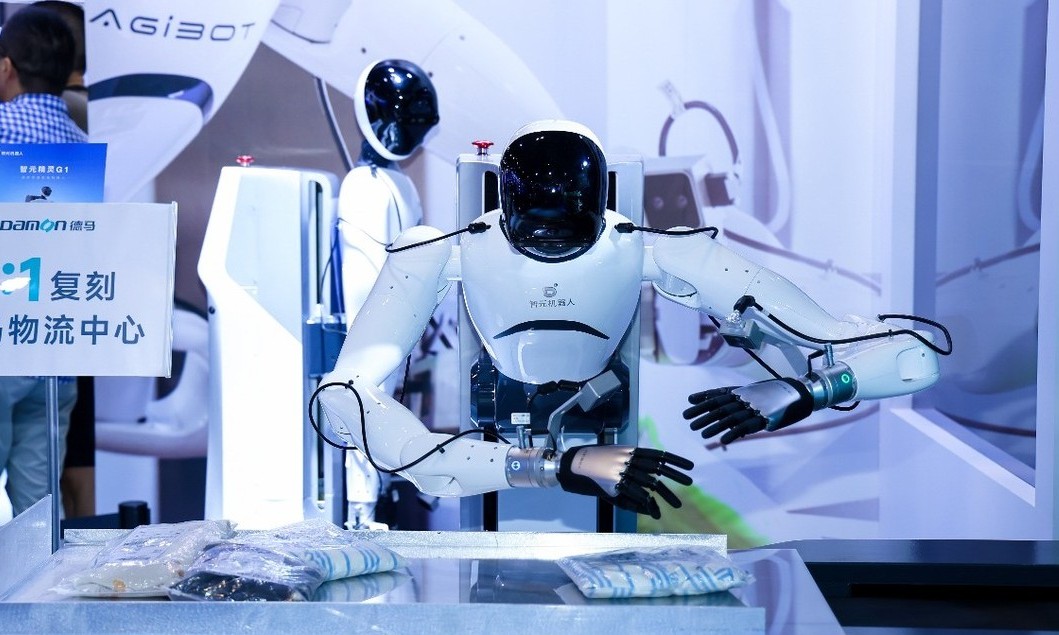 马斯克深夜「破防」：中国AI将不战而胜，美国唯一的希望在太空？