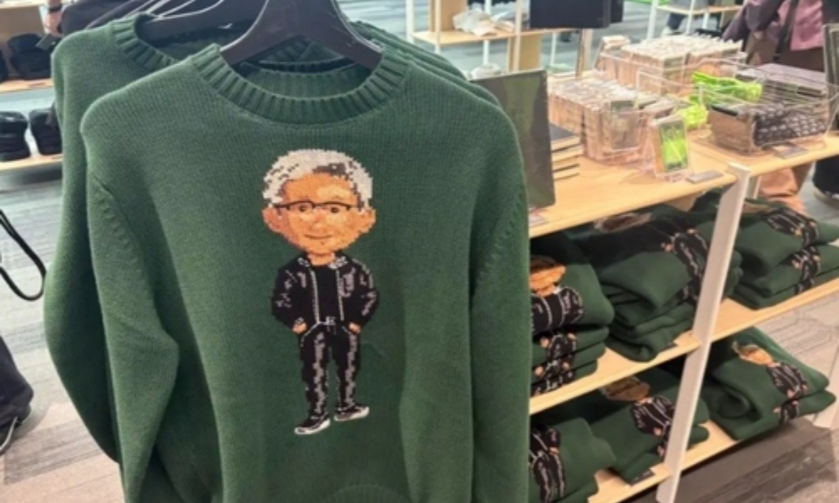 比显卡还难抢？黄仁勋1200元IP毛衣爆火，网友喊话雷军、余承东