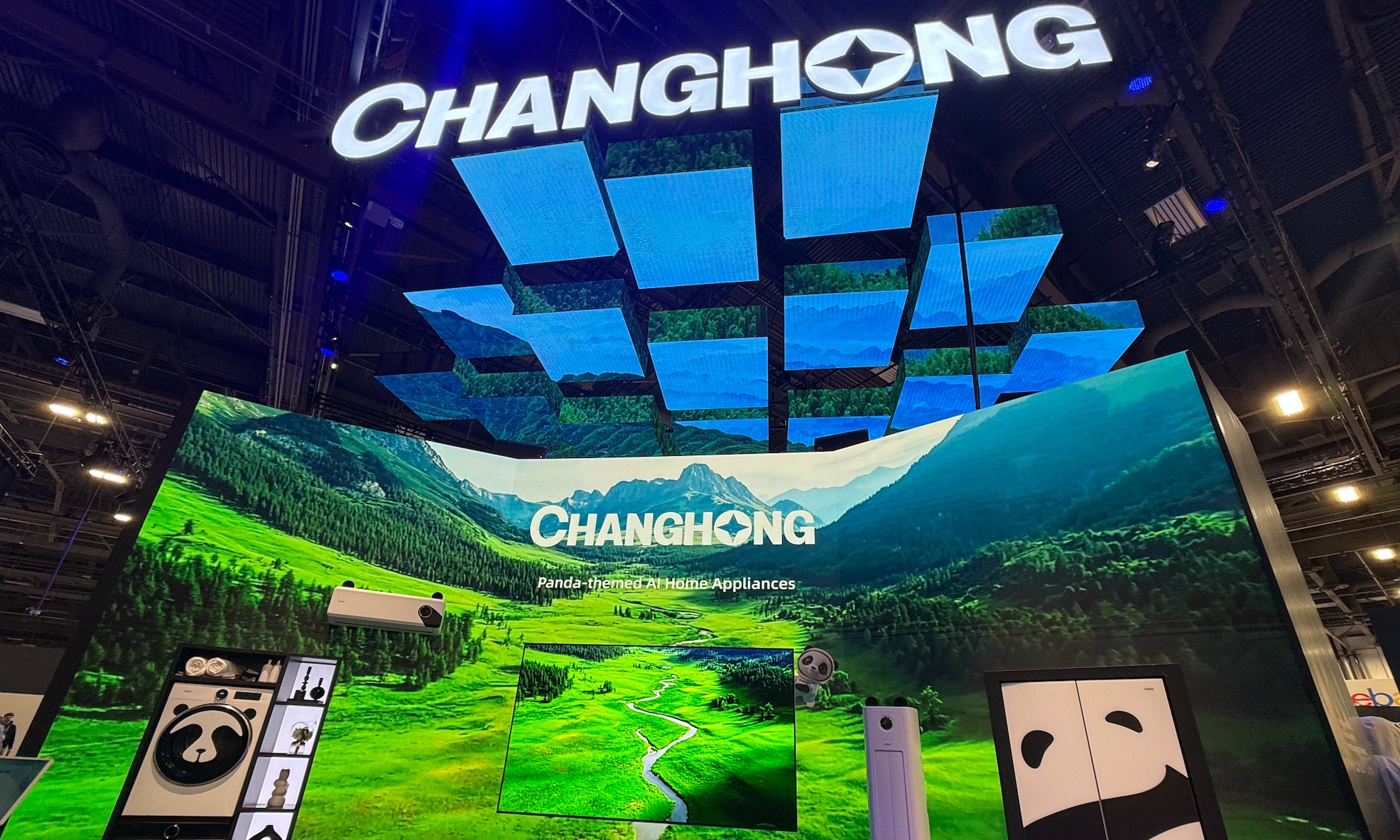 熊猫主题圈粉老外,长虹AI家电「全家桶」惊艳亮相,东方元素成CES顶流