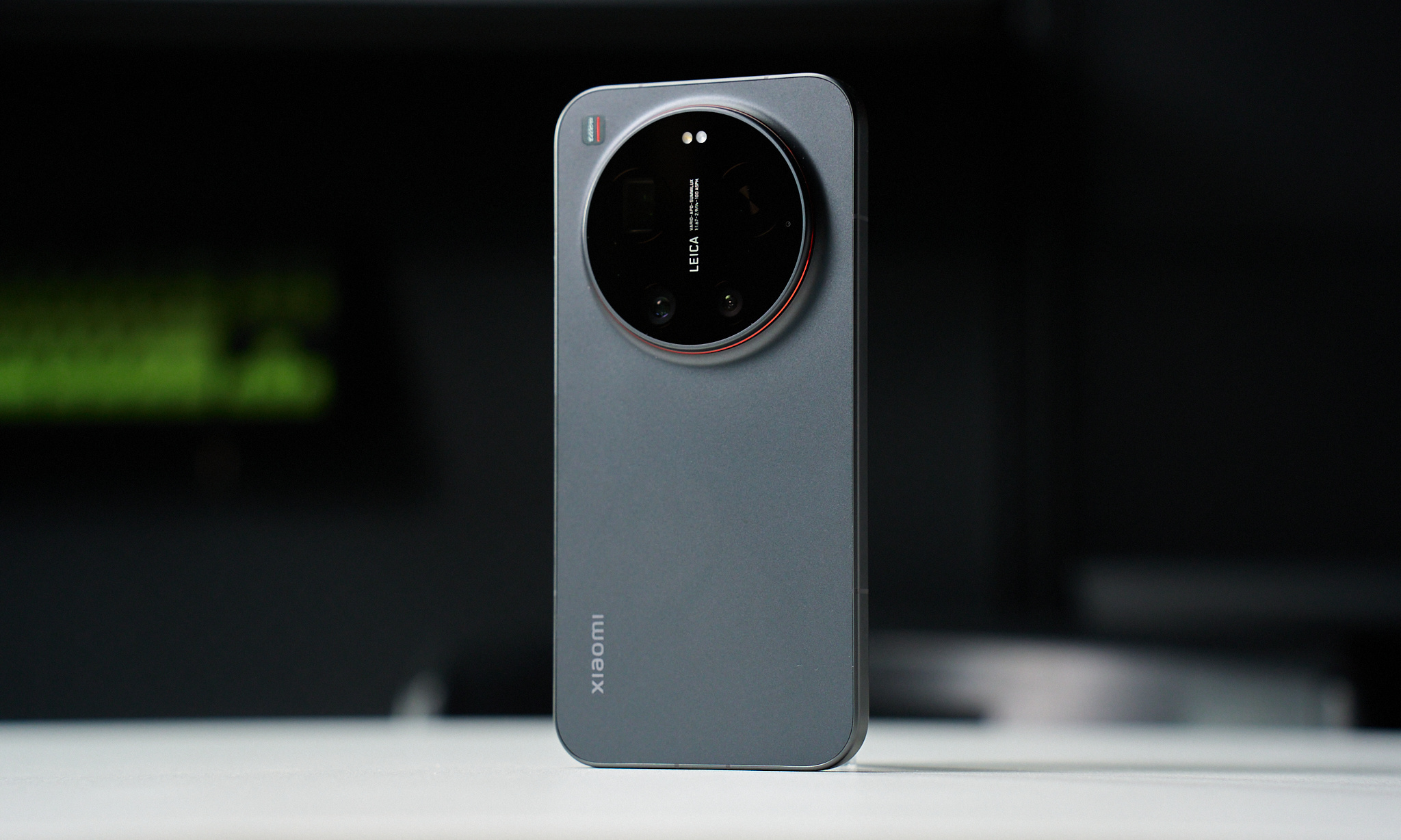 首款安卓“超大杯”落地，第五代骁龙8至尊版正在重塑光影规则