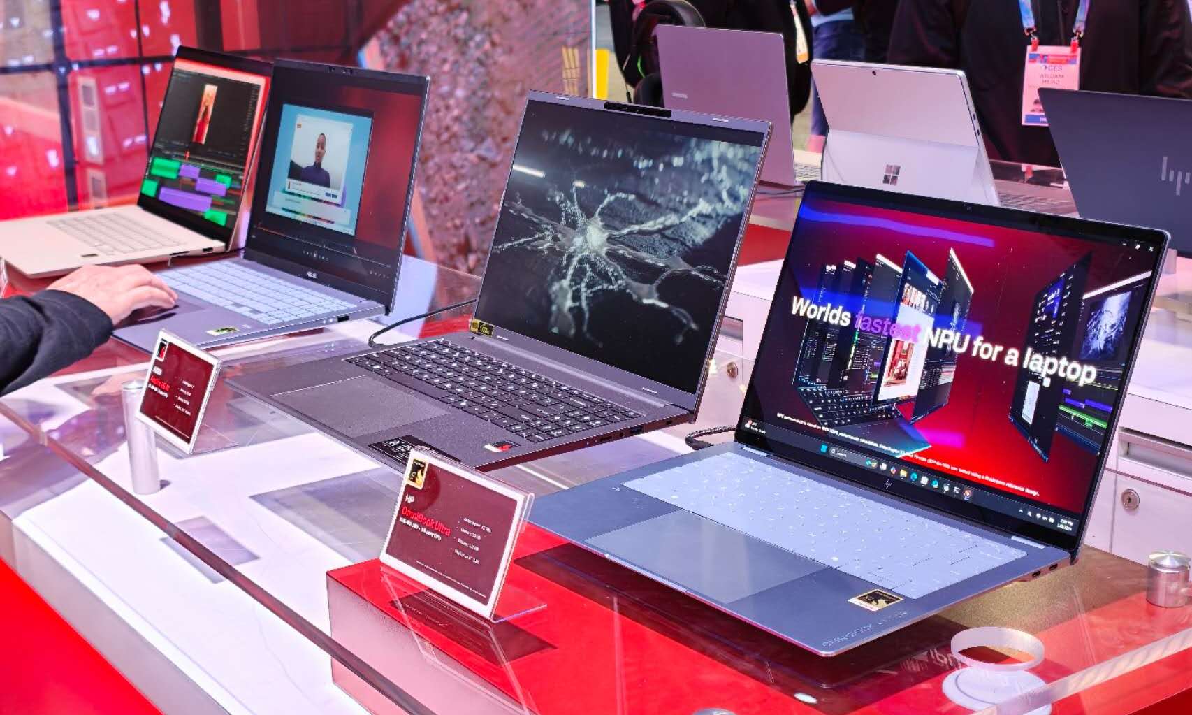 AI PC告别「算力堆砌」，联想Qira炸场、高通英特尔秀肌肉，CES2026吹响号角