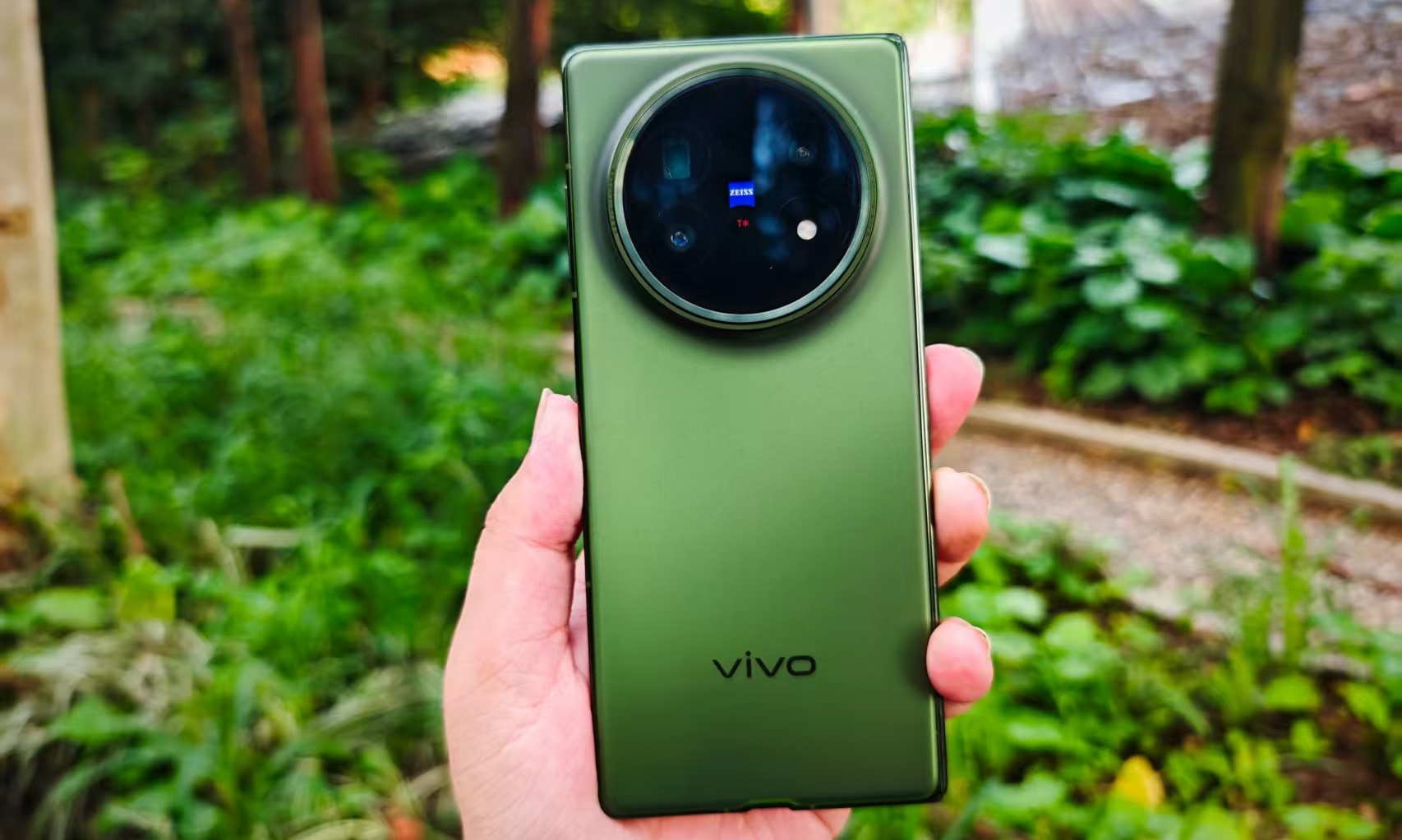 比直屏还轻薄！vivo X Fold5体验：真能做好苹果搭子？