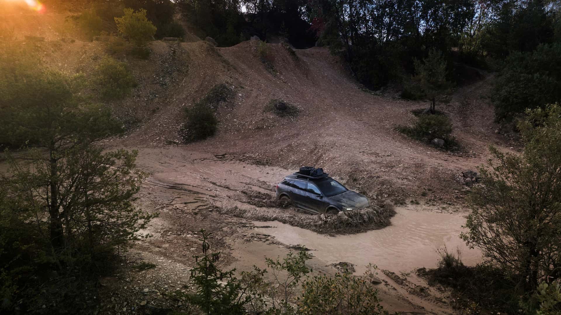 audi-q8-e-tron-edition-dakar (7).jpg