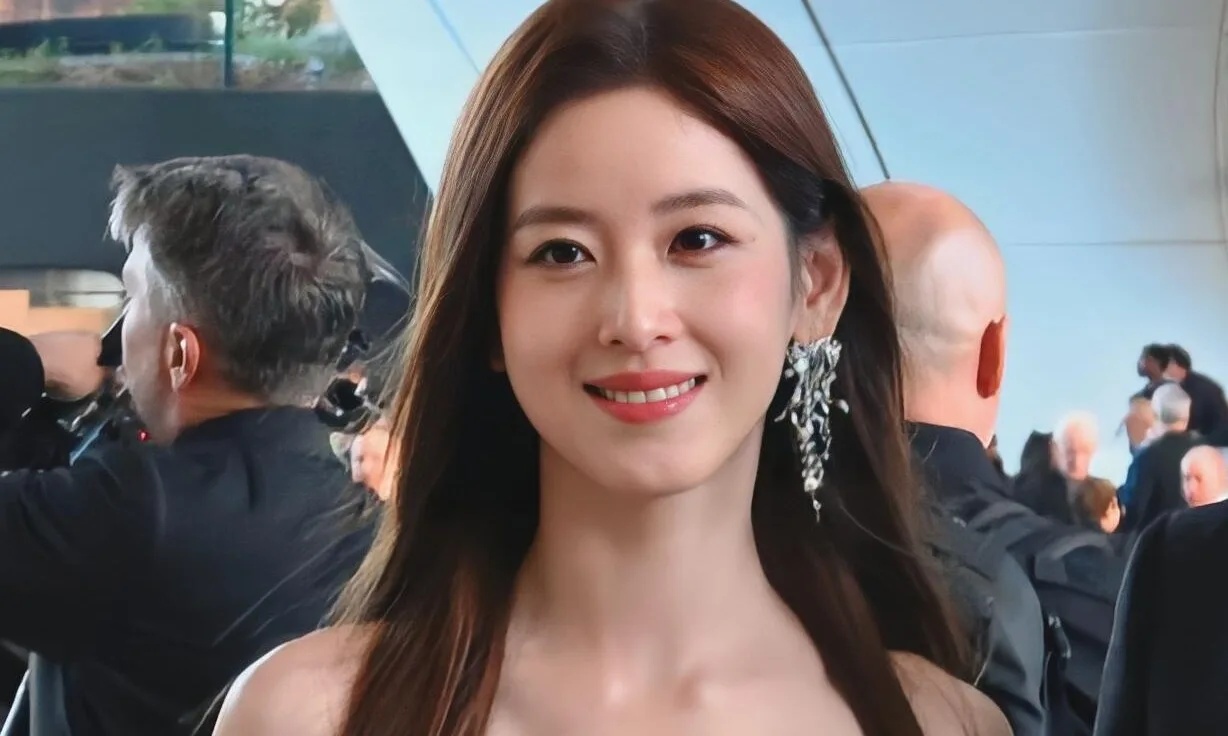 章泽天洛杉矶被路人偶遇！生图状态刷屏，网友：满是大学生既视感