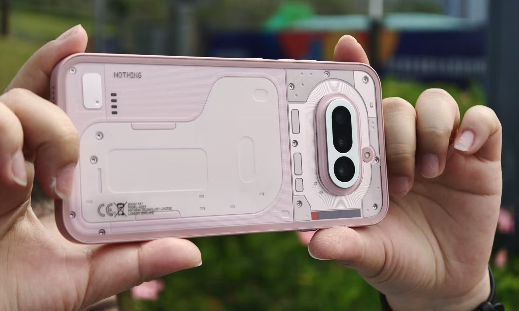 Nothing Phone (4a) 体验：设计收敛、配置够用，逆AI影像太赞了