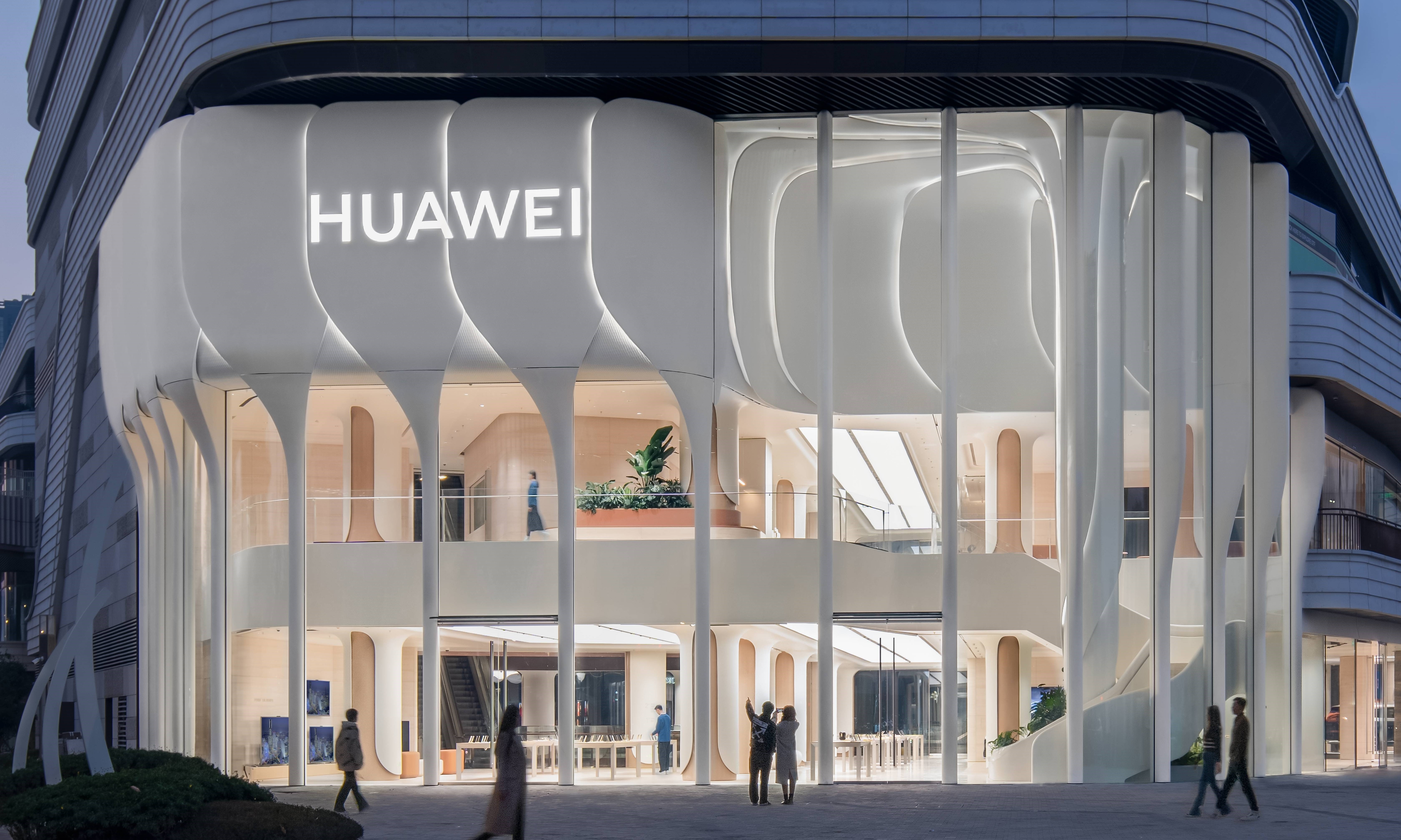 这服务太赞了！华为又一旗舰店开业：能喝咖啡、能寄存宠物