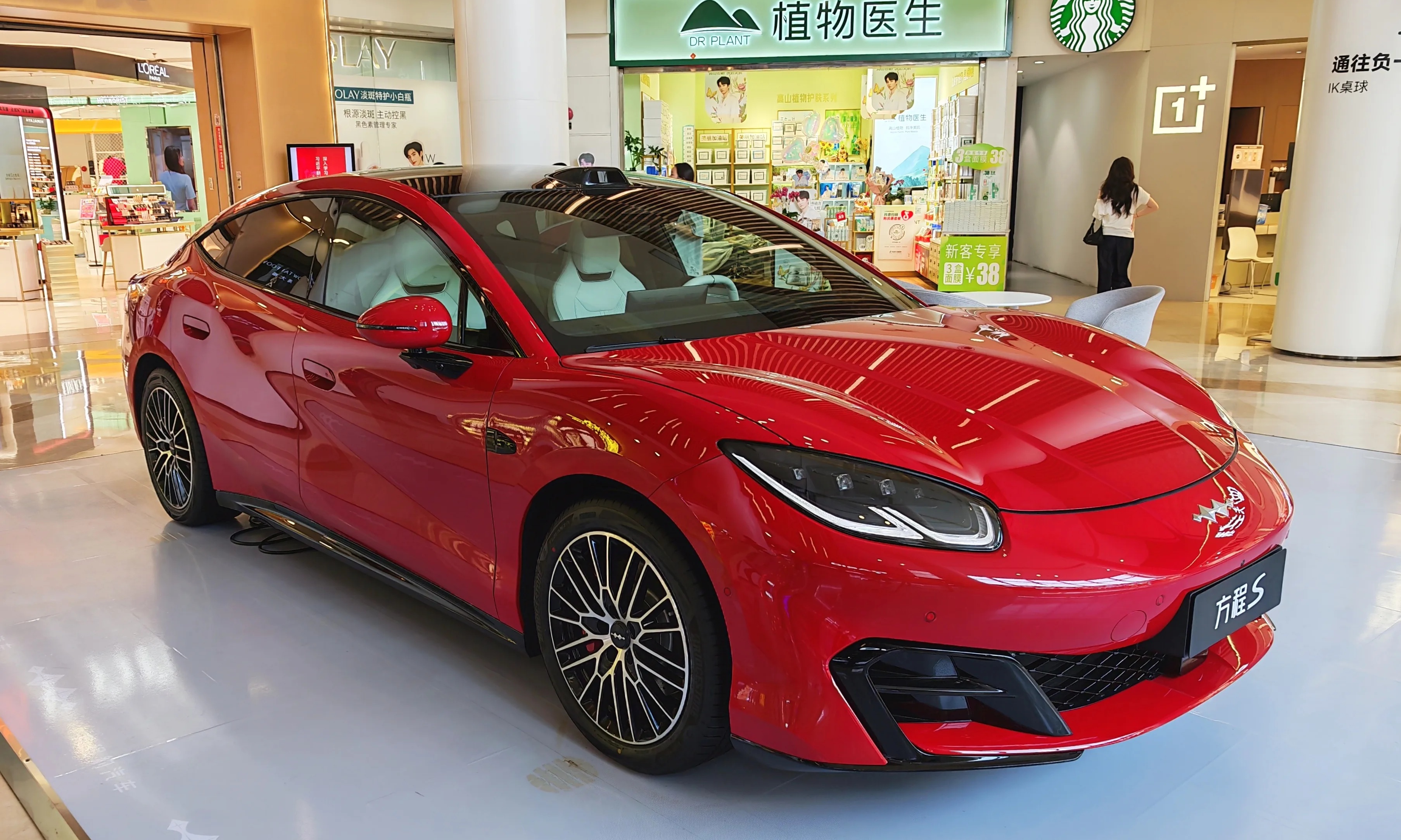 方程S线下实拍体验：23万起的运动轿跑，能打赢SU7吗？