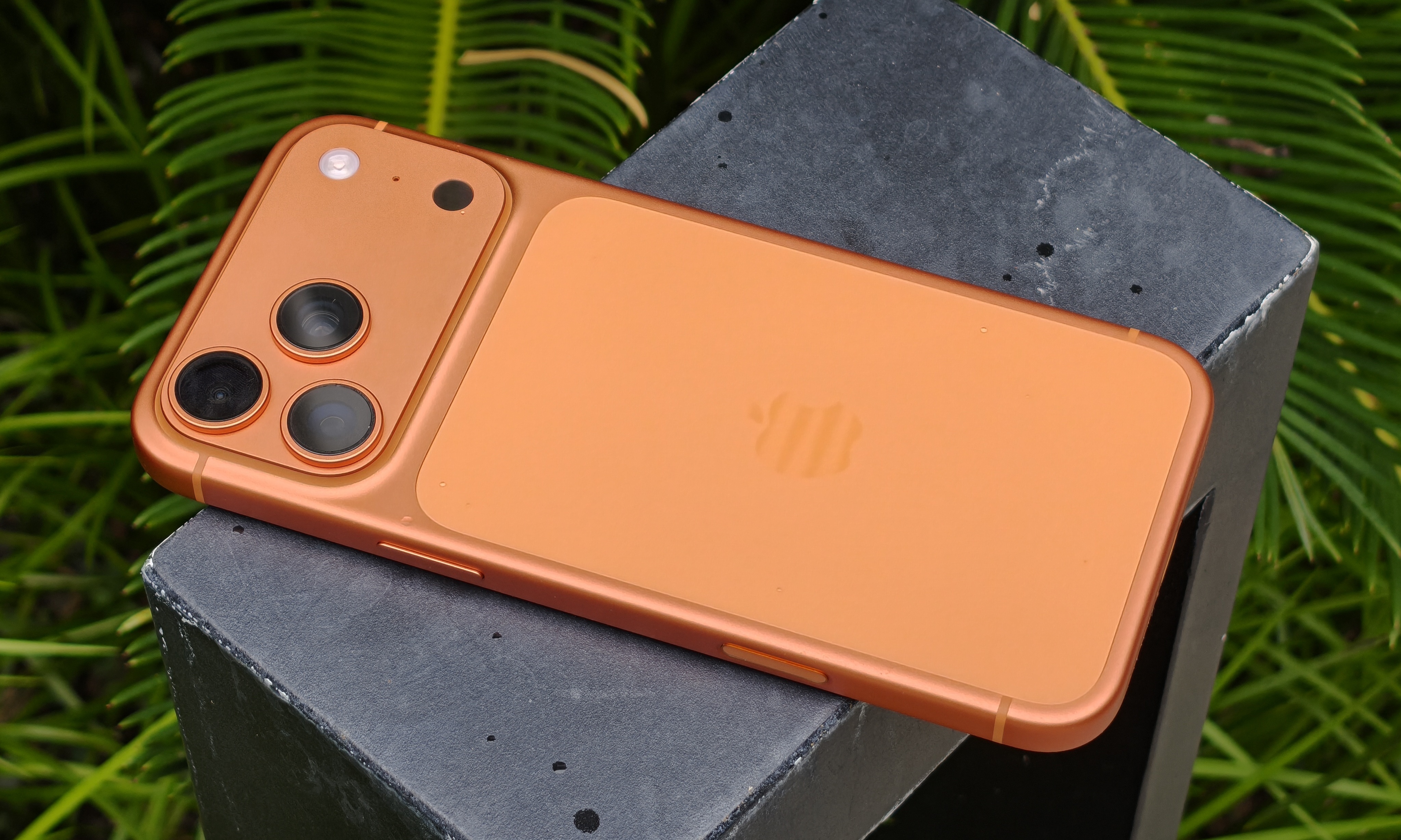 只有iPhone不涨价！手机涨价潮「血洗」中低端，千元机第一个被干掉？