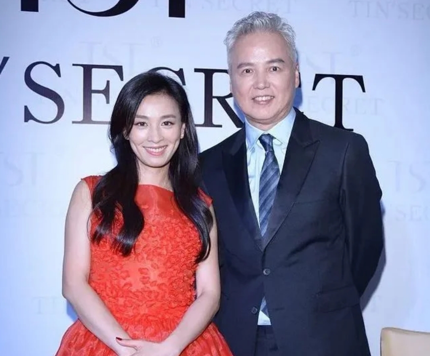 “微商教母”张庭不卖面膜改卖锅，彻底回归直播带货！
