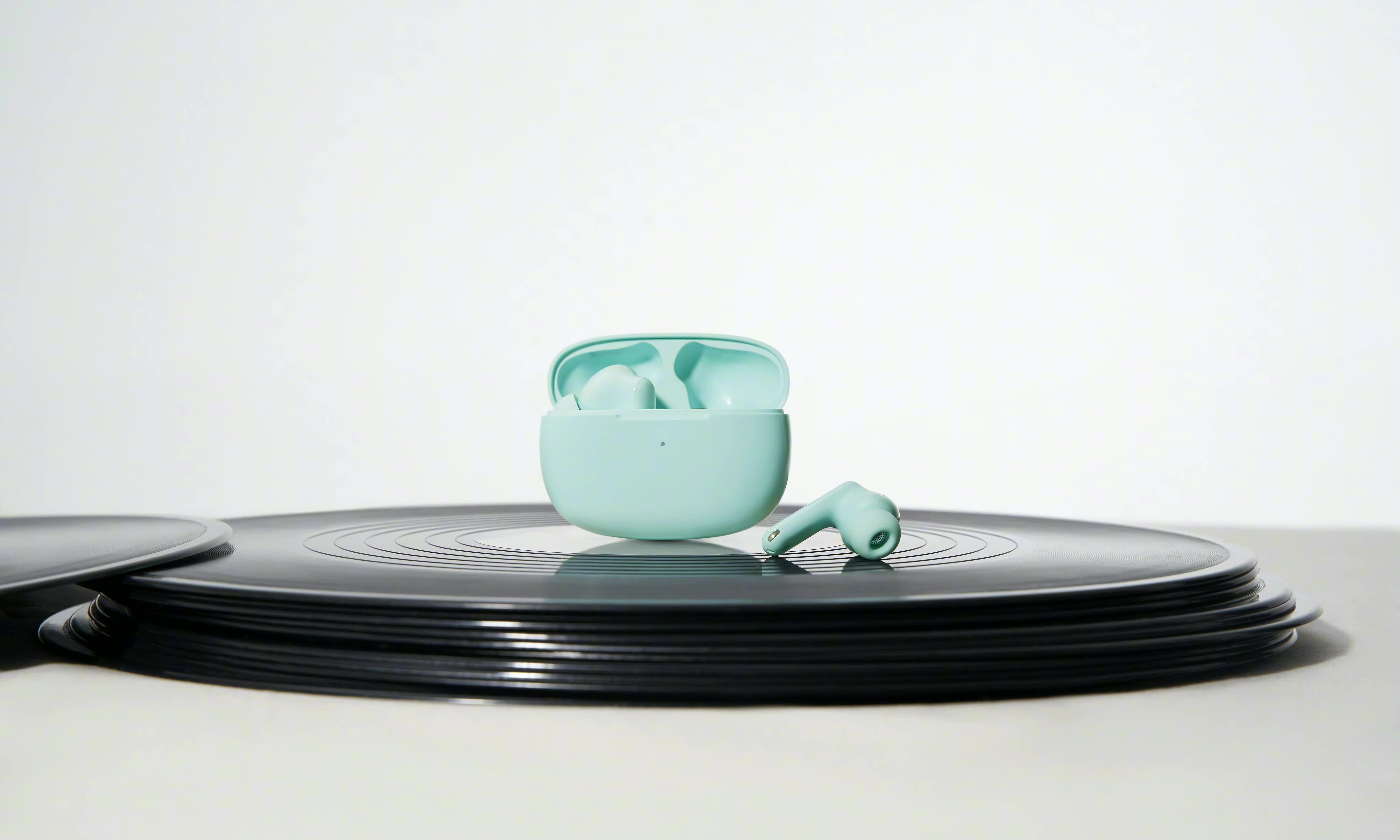 烟雨色来了?魅蓝新款主动降噪耳机曝光:配置、价格没变化