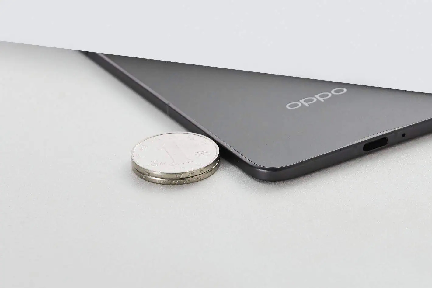 OPPO-Find-N5-thinness-official-teasers-1-1420x947.jpeg