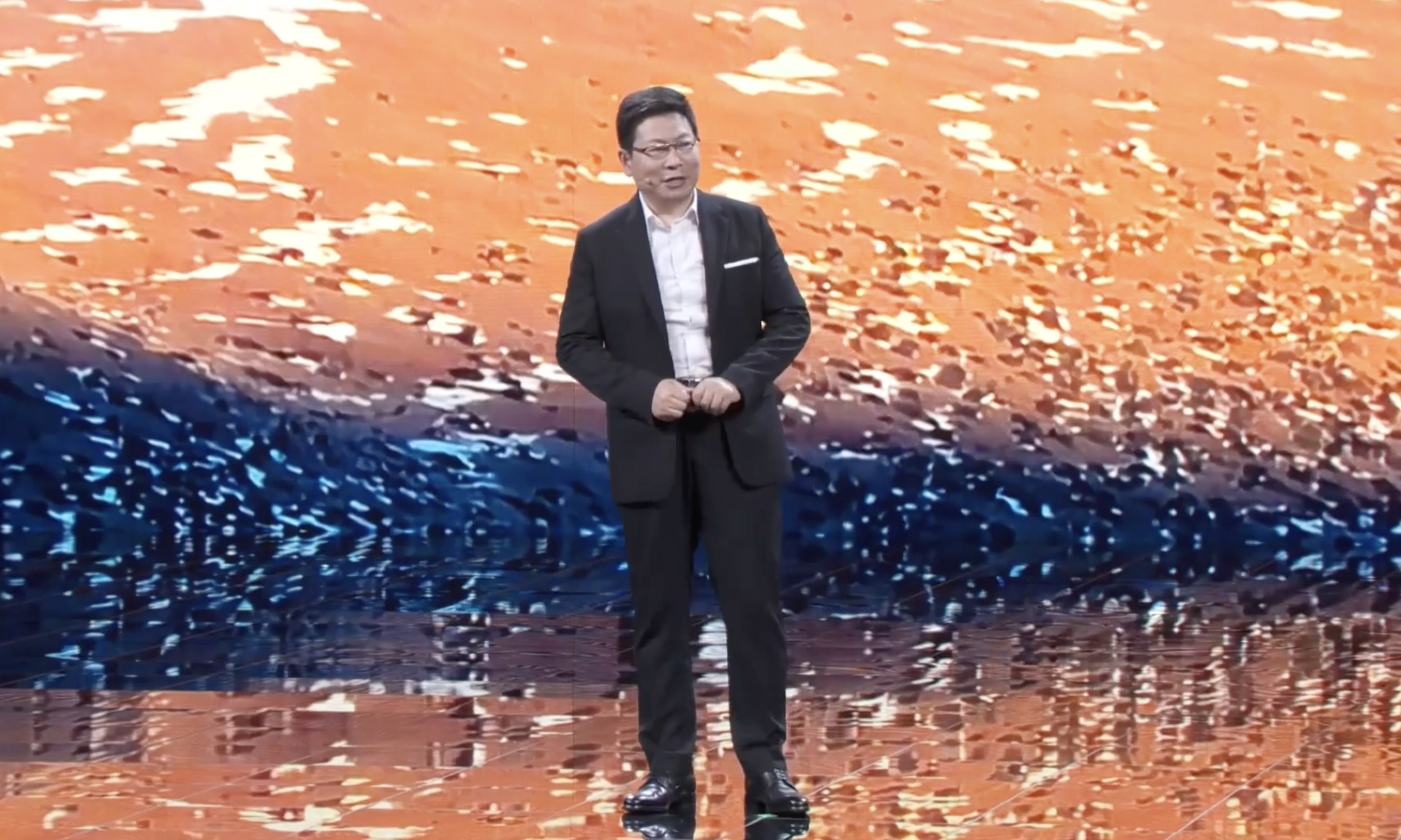 新品扎堆发布，华为成功突围