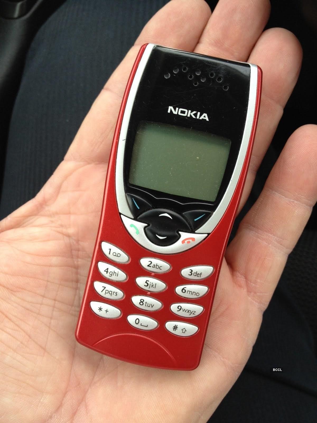 Nokia 8210 (1999): Nokia released its smallest and lightest phone Nokia 8210  in 1999 - Photogallery